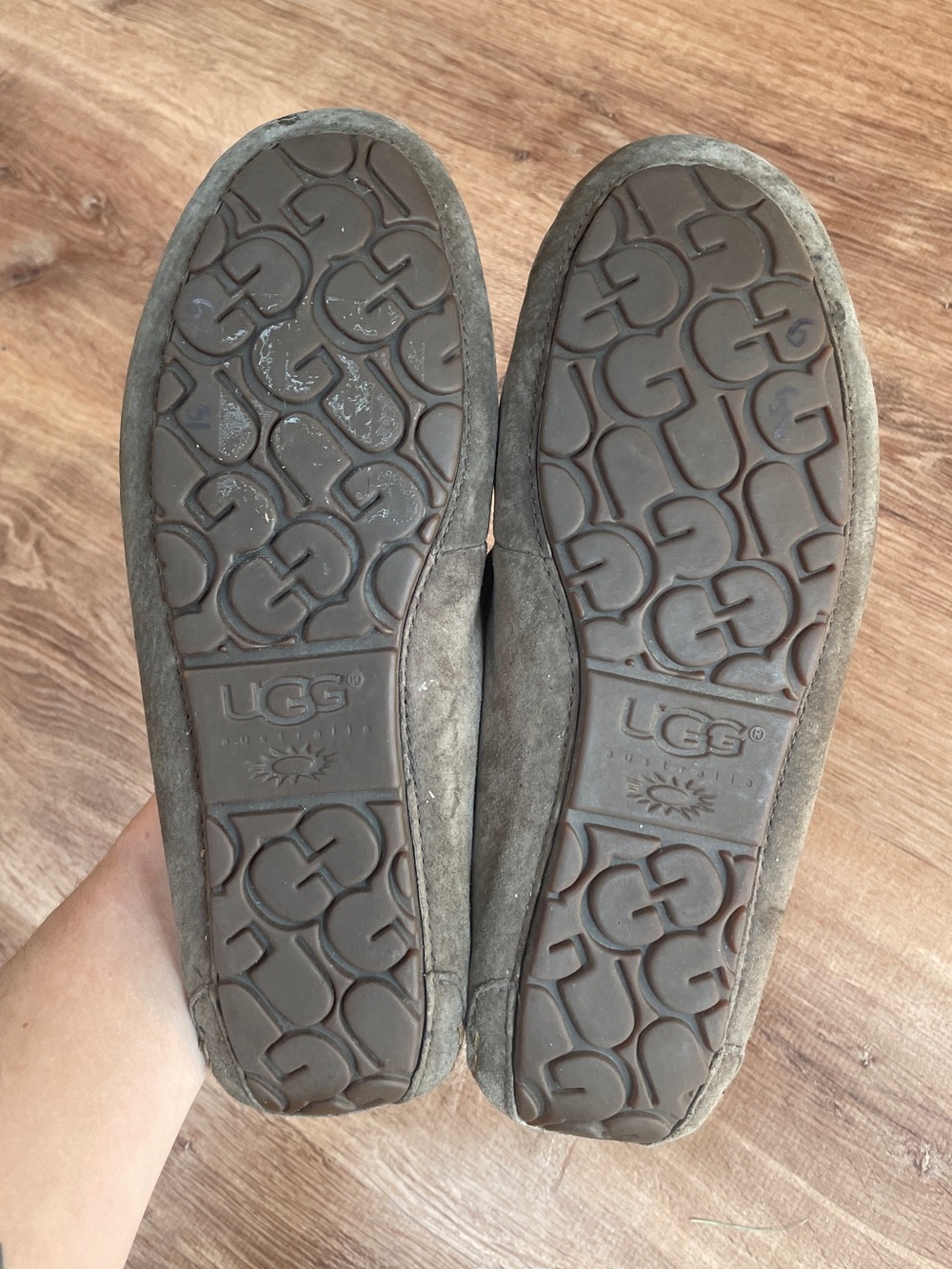 UGG Dakota Moccasins Slippers Brown Shearling Womens Size 9 - Picture 6 of 12